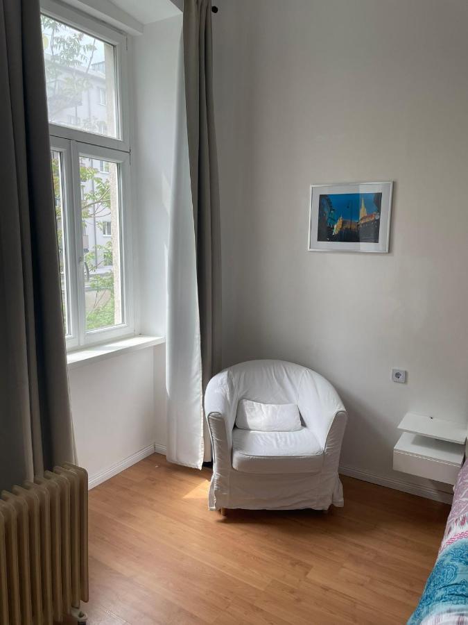 Small Apartment Near The Center Виена Екстериор снимка